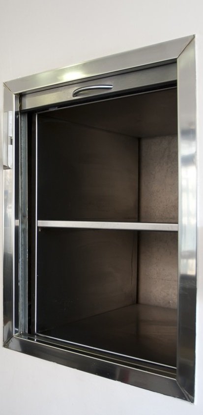 Montaplatos con puerta de acero inoxidable